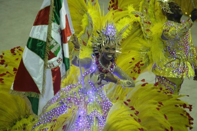 rio-carnival-samba-school-flags-academicos-do-grande-rio-flag-bearer