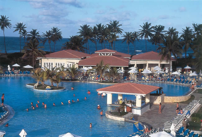 SuperClubs Breezes Costa do Sauipe Hotel in Costa do Sauipe - Pool area SuperClubs Breezes Costa do Sauipe Hotel in Costa do Sauipe - Pool area