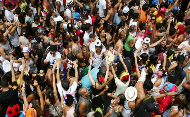 simpatia-e-quase-amor-street-parties