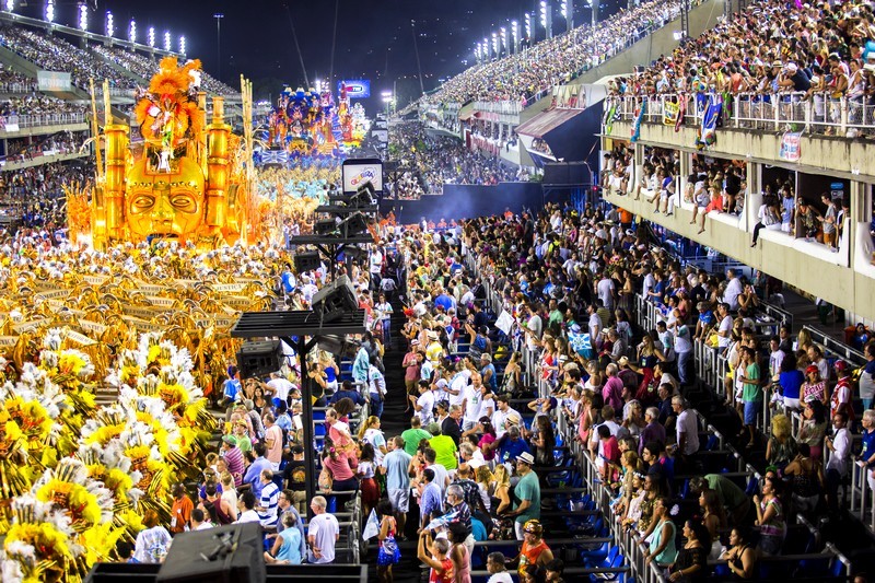 Grandstands or Luxury Suites: what is the best spot at the Sambodromo?